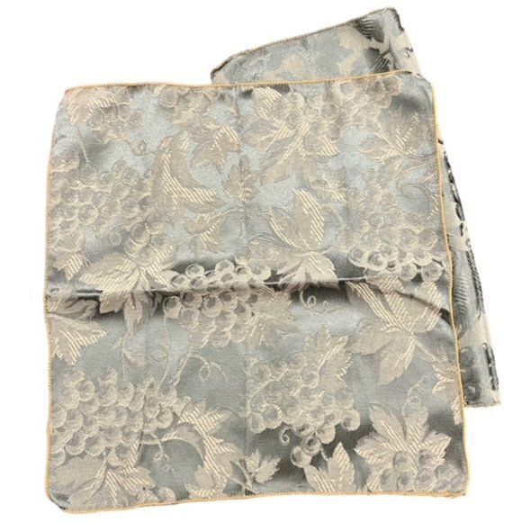 Set of 4 Cloth Dinner Napkins Green with Grape Vine Design 16” Square  Beautiful - Picture 2 of 6